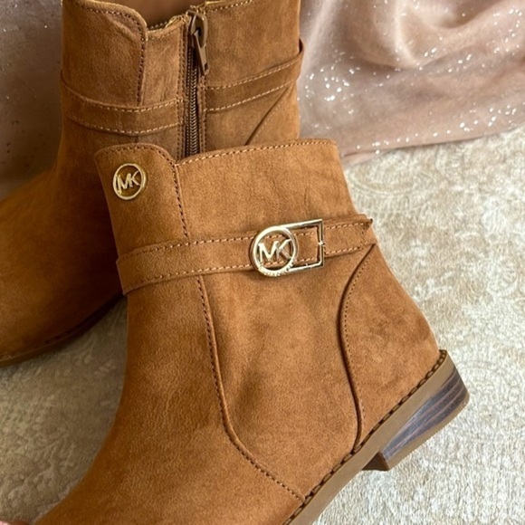 Brand New Michael Kors Ankle Bootie Zip Up Boots Round Toe Tan Gold Tone Accents - Picture 12 of 14